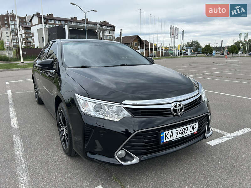 Toyota Camry (2016)