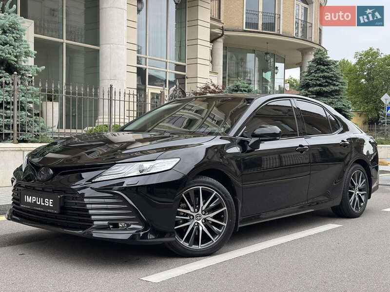 Toyota Camry (2024)