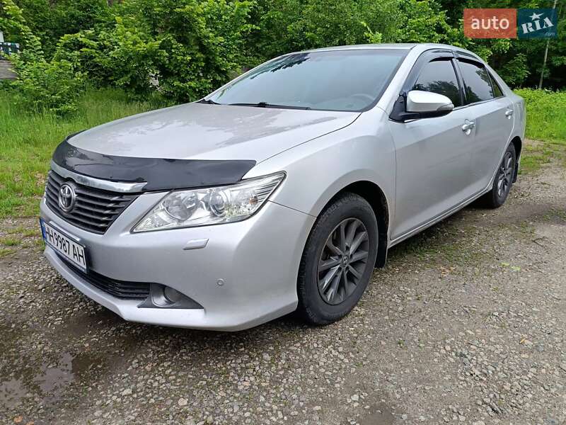 Toyota Camry (2012)