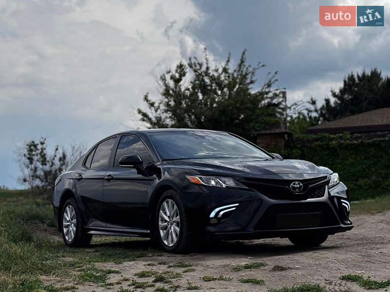 Toyota Camry (2019)