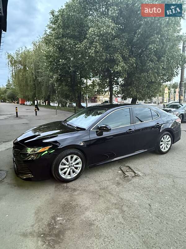 Toyota Camry (2019)