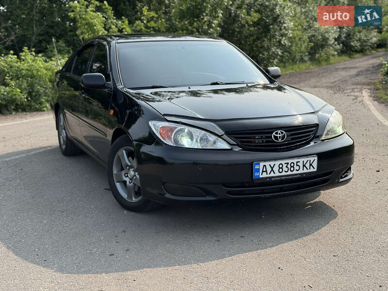 Toyota Camry (2004)