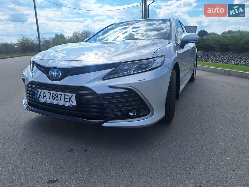Toyota Camry (2024)