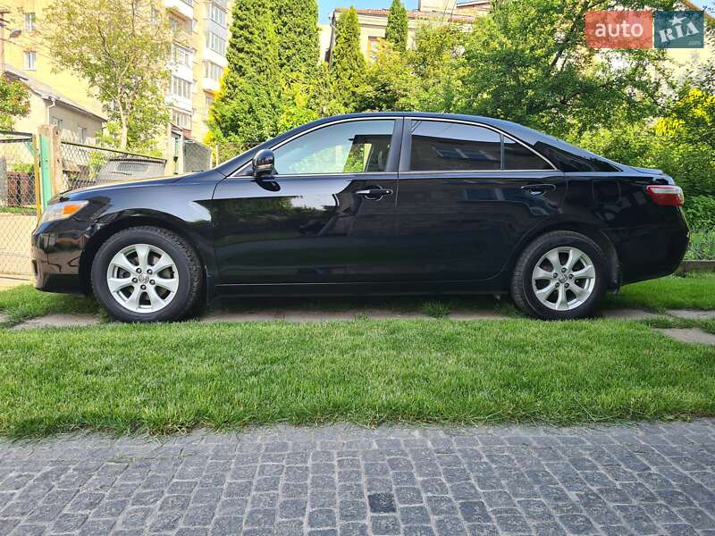 Toyota Camry (2011)