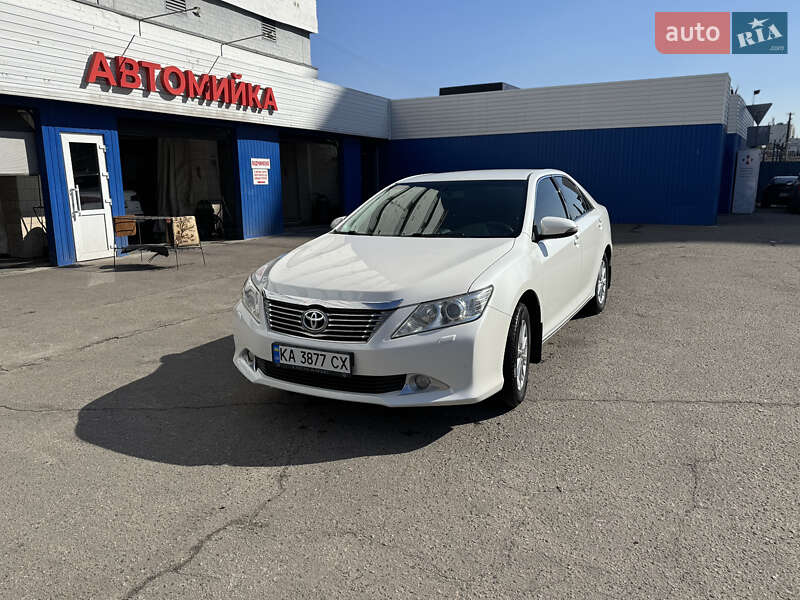 Toyota Camry (2012)
