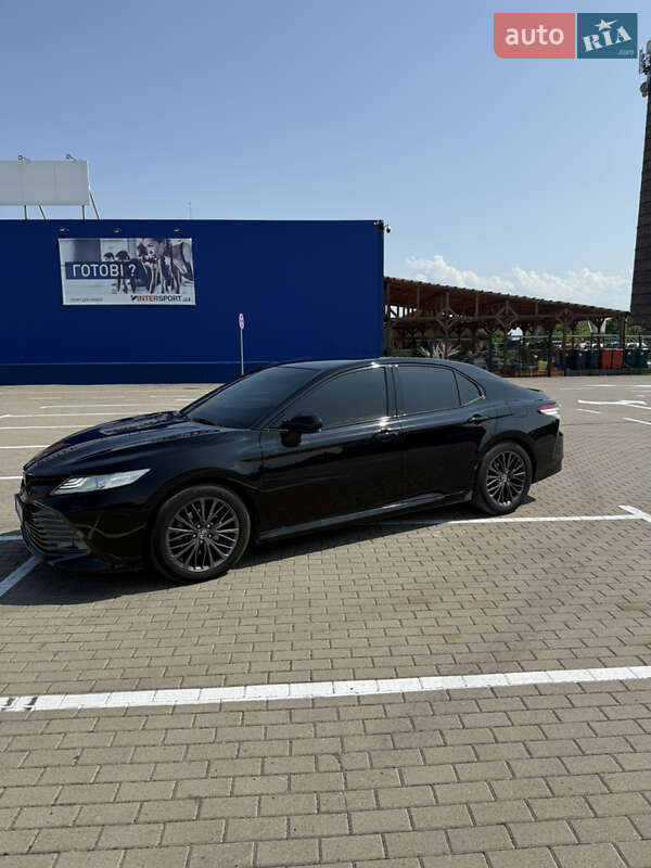 Toyota Camry (2018)