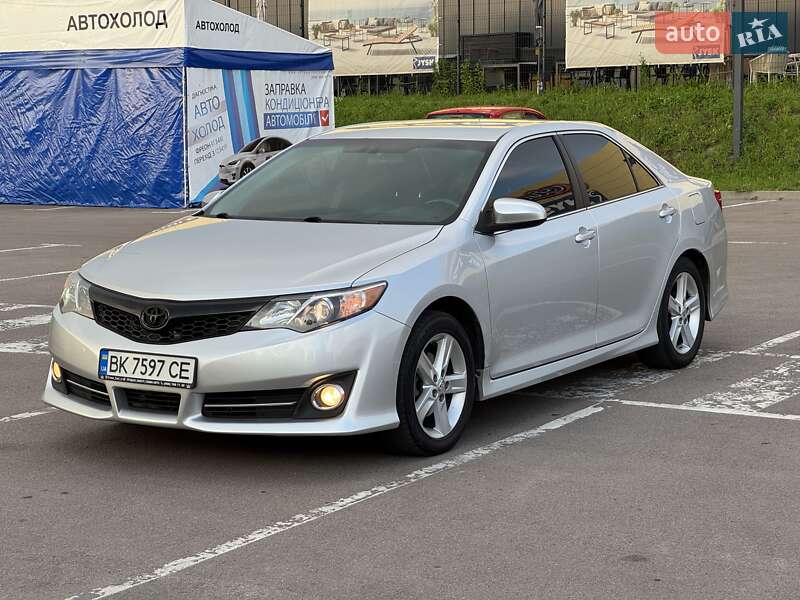 Toyota Camry (2014)