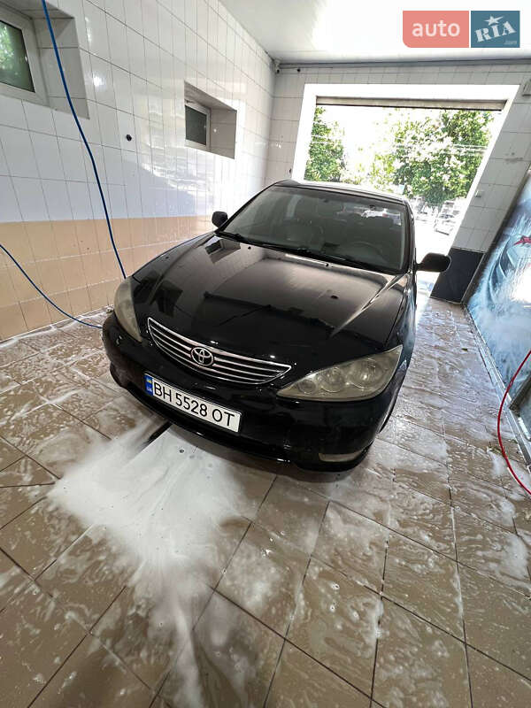 Toyota Camry (2004)