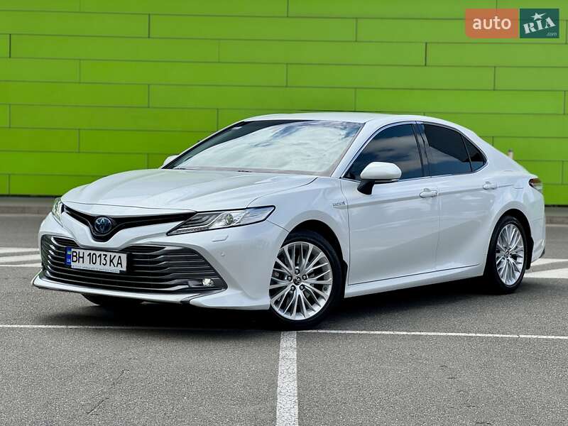 Toyota Camry (2019)