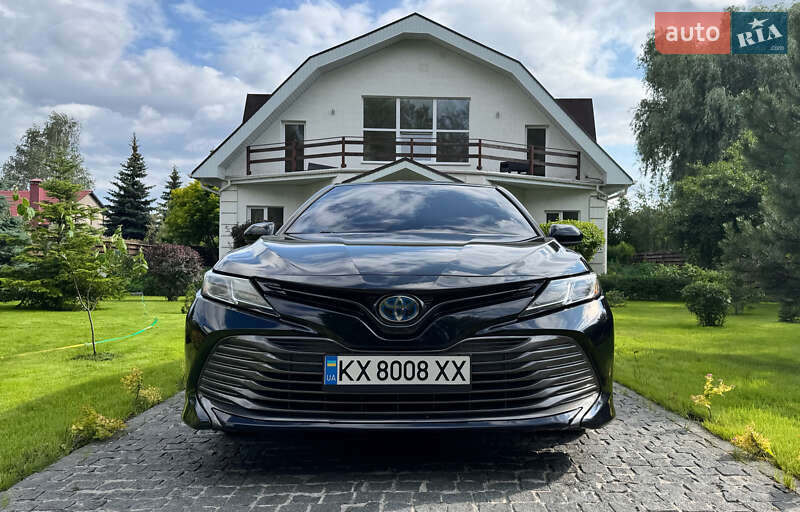 Toyota Camry (2019)