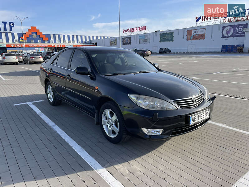 Toyota Camry (2004)