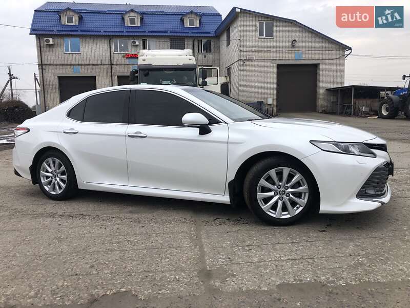 Toyota Camry (2020)