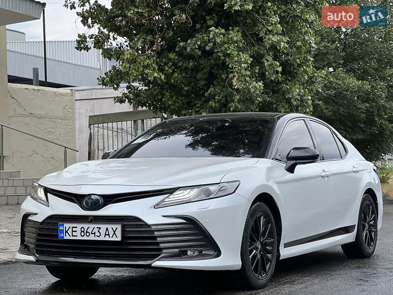 Toyota Camry (2021)