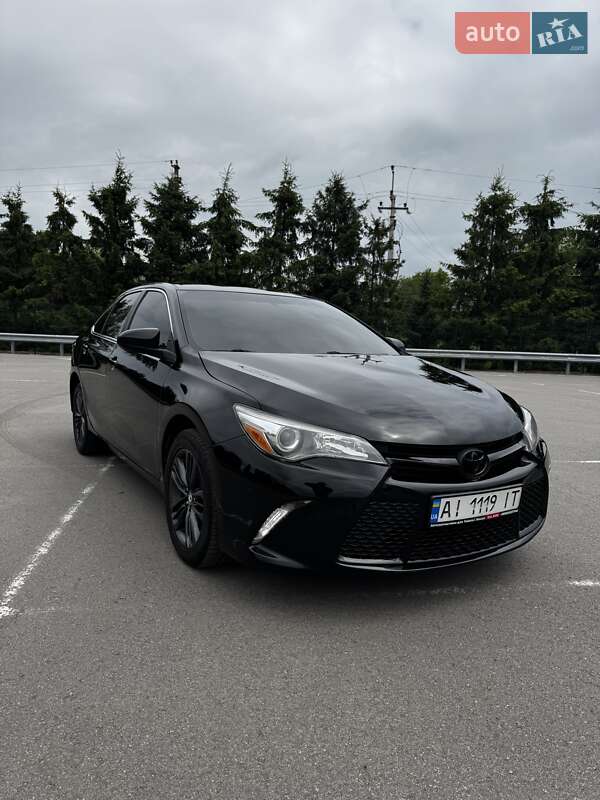 Toyota Camry (2016)