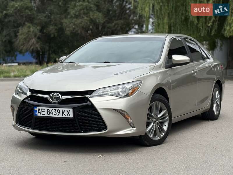Toyota Camry (2016)