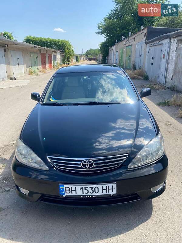 Toyota Camry (2004)