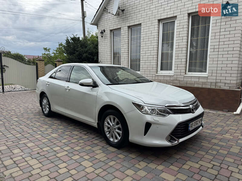 Toyota Camry (2015)