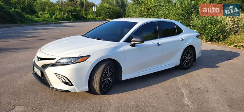 Toyota Camry (2019)