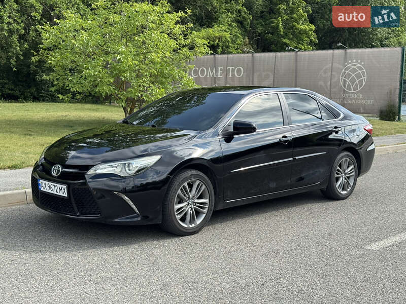 Toyota Camry (2016)