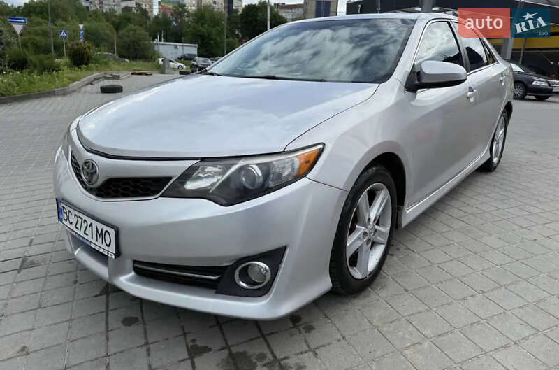 Toyota Camry (2012)