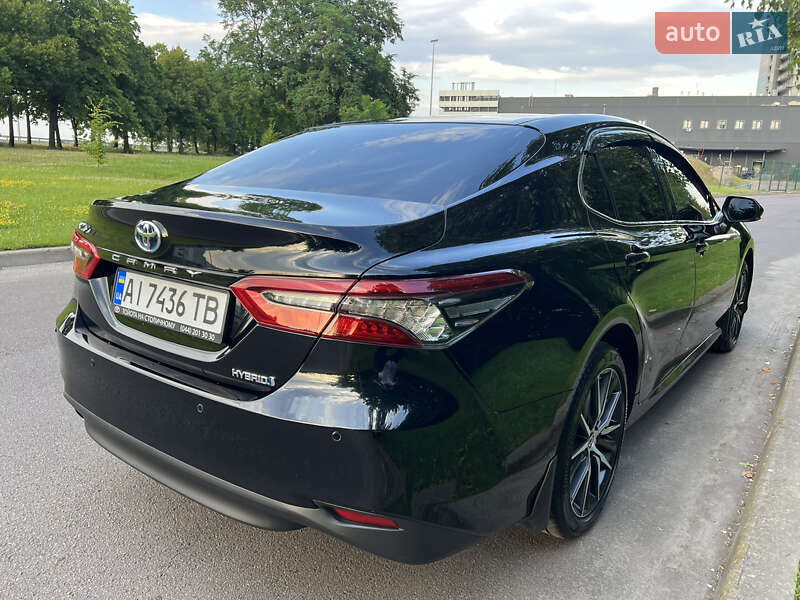 Toyota Camry (2023)