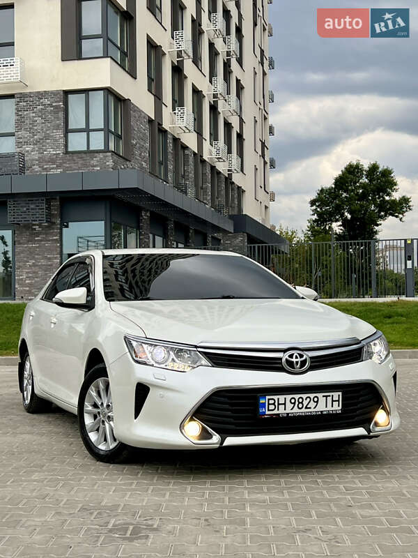 Toyota Camry (2015)