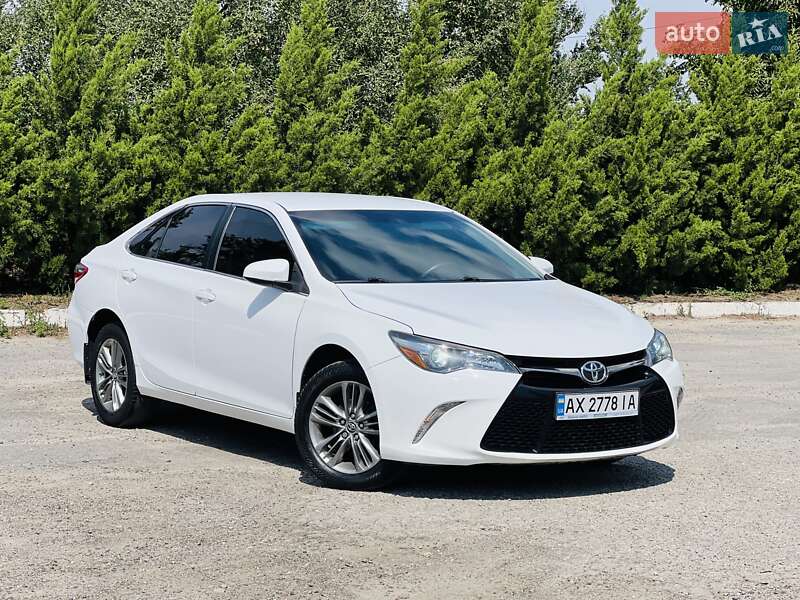 Toyota Camry (2015)