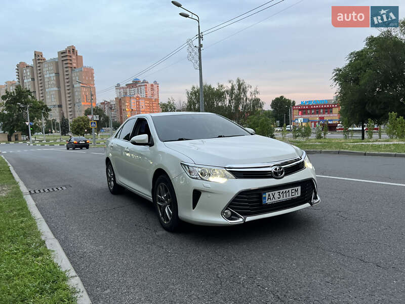 Toyota Camry (2017)