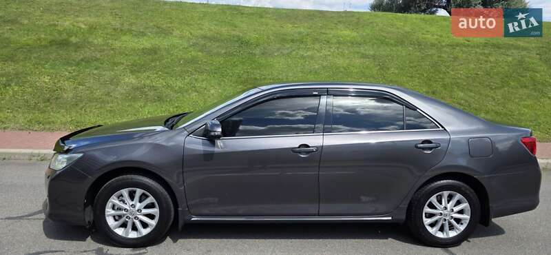 Toyota Camry (2014)