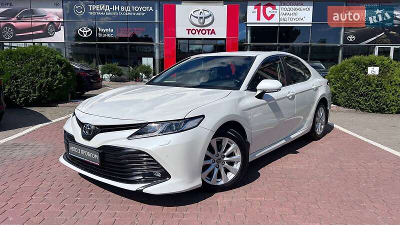 Toyota Camry (2019)