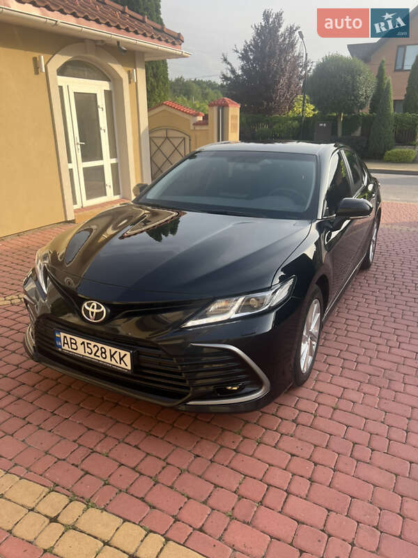 Toyota Camry (2023)