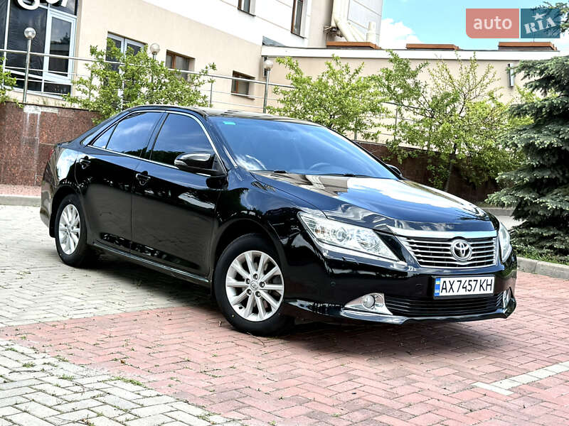 Toyota Camry (2014)