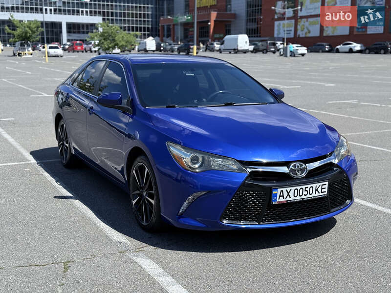 Toyota Camry (2016)