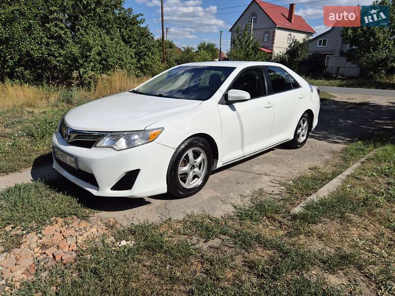 Toyota Camry (2014)