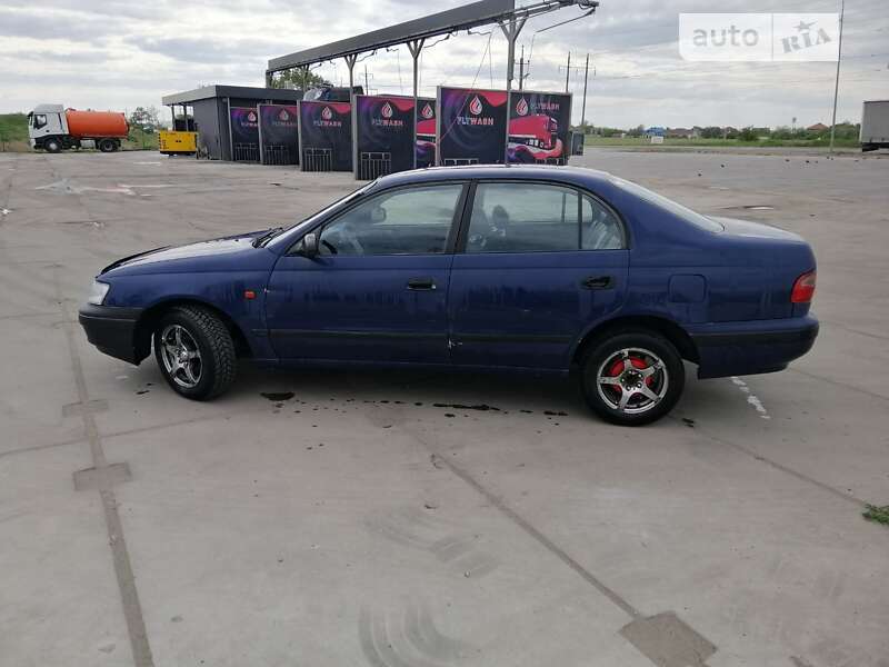 Toyota Carina e (1995)