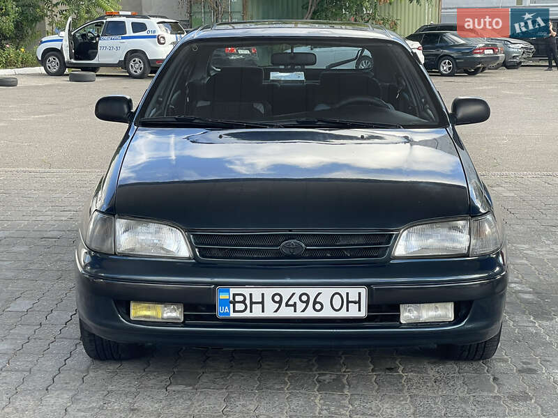 Toyota Carina e (1992)