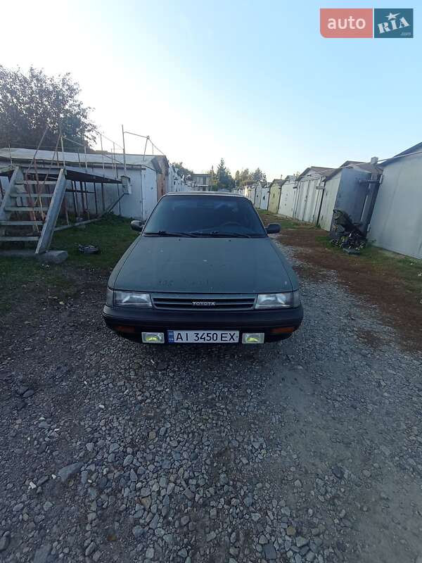 Toyota Carina (1990)