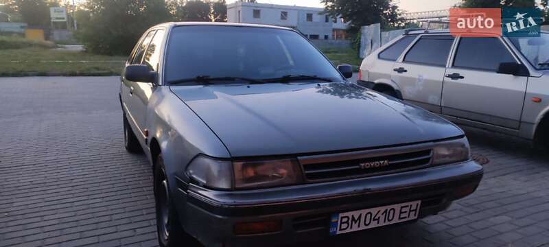 Toyota Carina (1990)