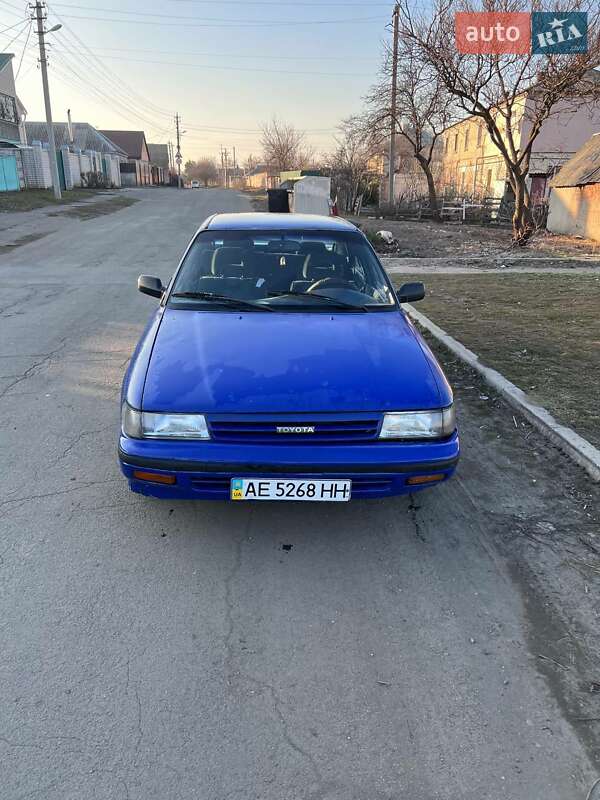 Toyota Carina (1990)