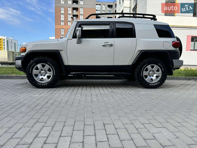 Toyota Fj cruiser (2010)
