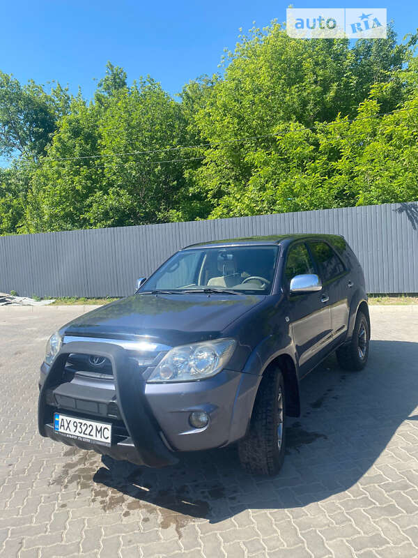 Toyota Fortuner (2006)