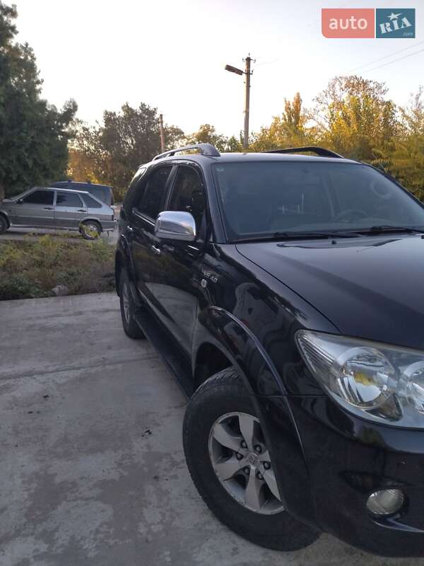 Toyota Fortuner (2006)