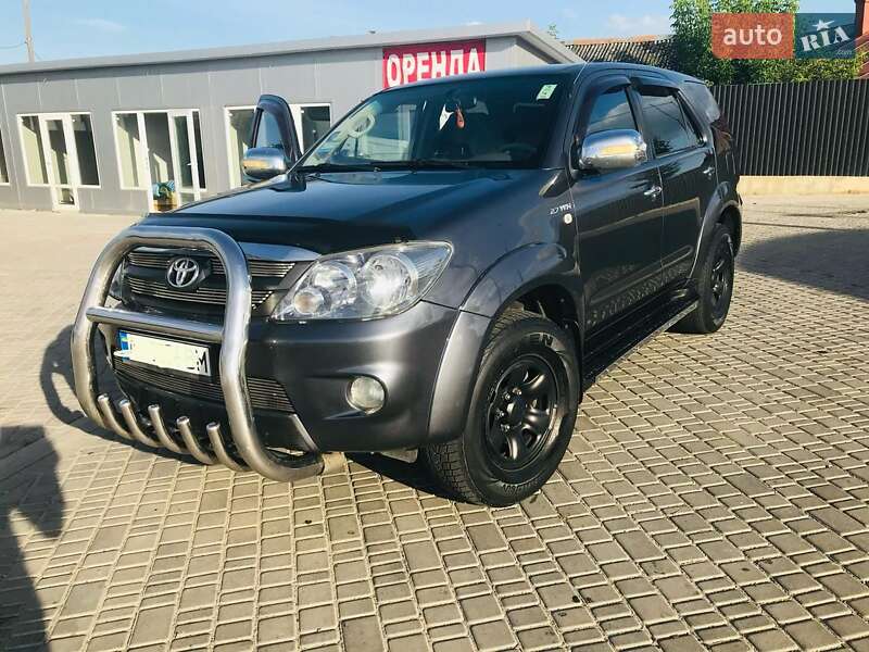 Toyota Fortuner (2007)