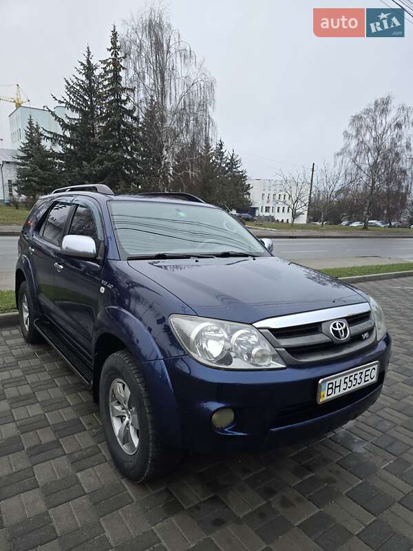 Toyota Fortuner (2007)