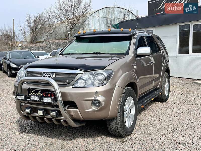 Toyota Fortuner (2006)