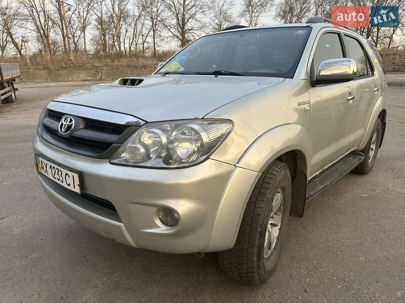 Toyota Fortuner (2007)