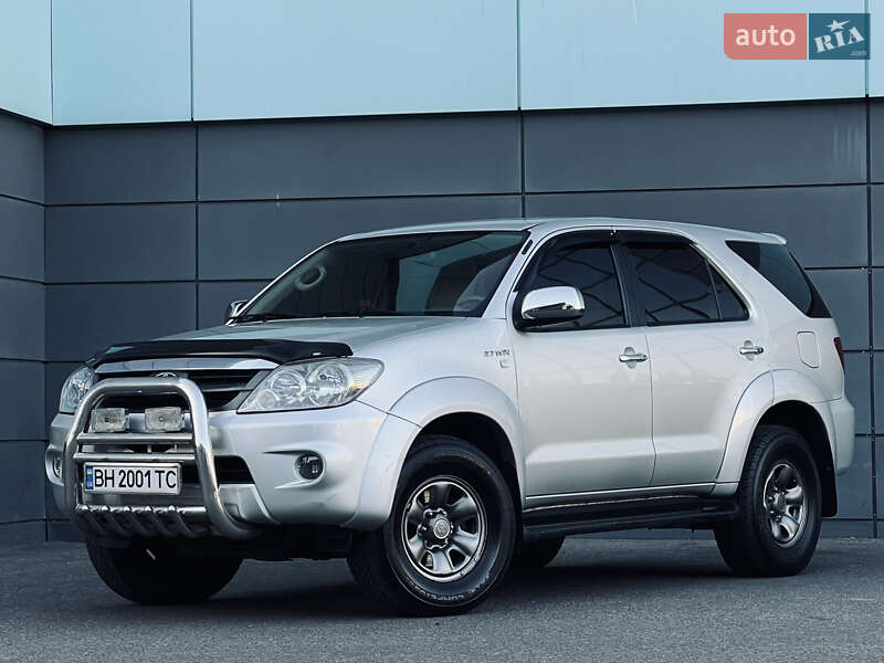 Toyota Fortuner (2007)