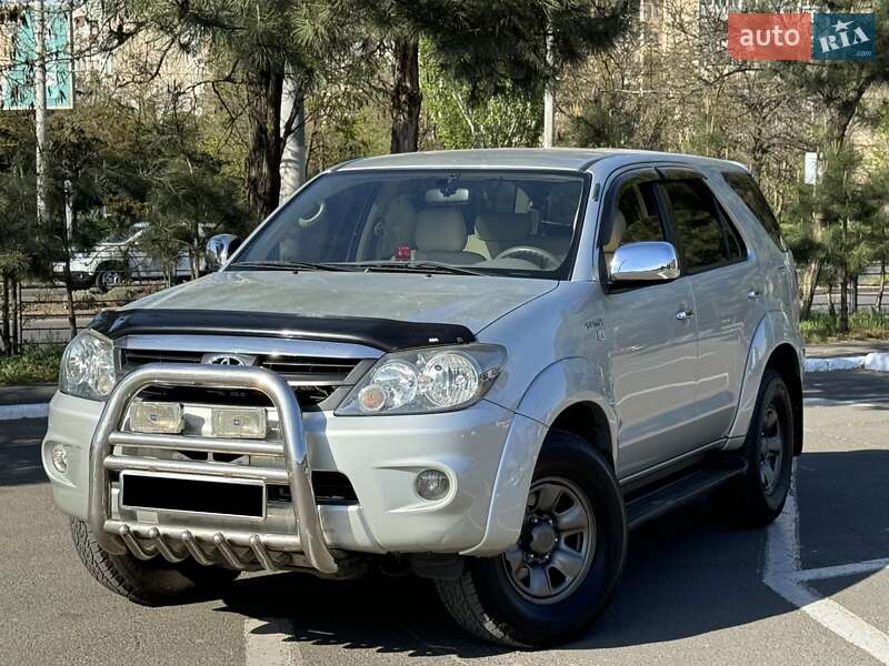 Toyota Fortuner (2007)
