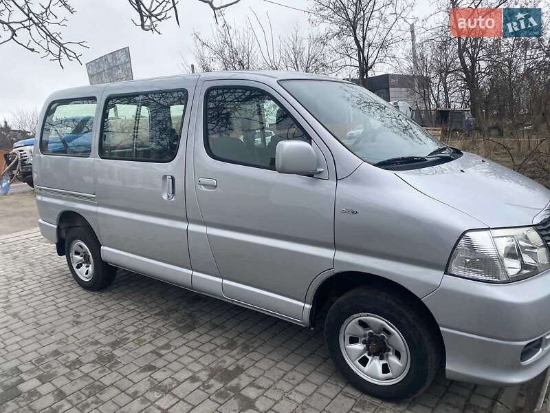 Toyota Hiace (2008)