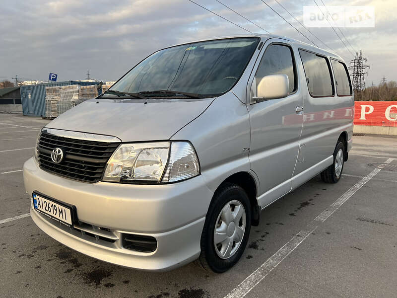 Toyota Hiace (2010)